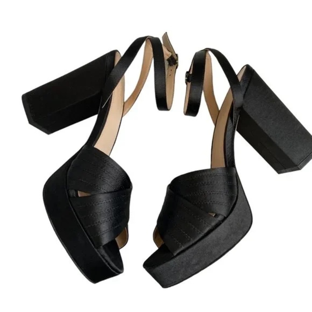 Urban Outfitters UO VIV Cross Strap Platform Chunky Heels Black Shoes Sz 8
